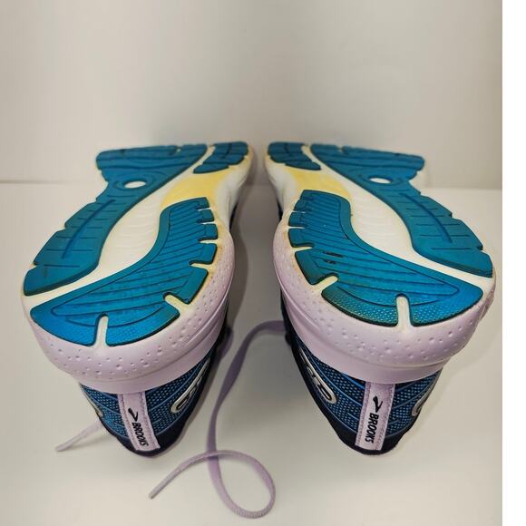 Brooks Women 8.5 Comfy foootwear - Picture 4 of 9